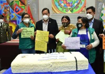 #Ultimo El presidente @LuchoXBolivia celebra su cumpleaños junto a las afiliadas de la Federación…