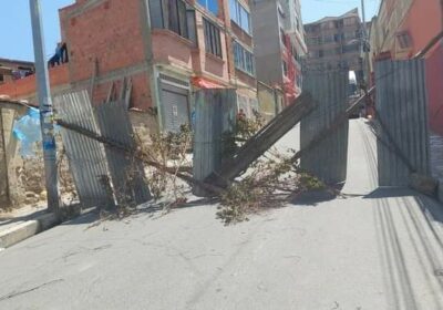 #ANF Vecinos de la zona Villa El Carmen de #LaPaz determinaron bloquear el ingreso…