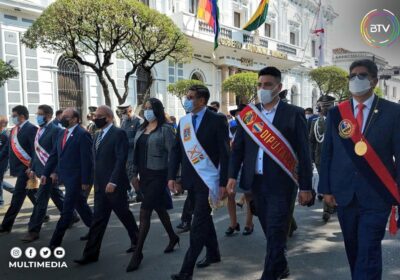 #Ultimo Autoridades, instituciones y algunas unidades educativas participan de los actos cívicos por el…