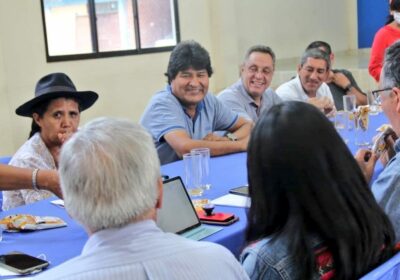 Evo se reunió con exministros en el Chapare