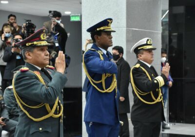 #LaPaz Esta jornada, el presidente @LuchoXBolivia posesionó a nuevas autoridades de las Fuerzas…