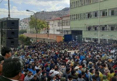 #Ultimo Cocaleros de Los Yungas realizan una asamblea en cercanías de la sede de…