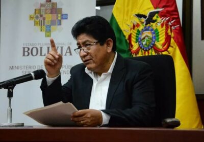 Montaño pide a Manfred dedicarse a trabajar y no meterse en temas que no le comp