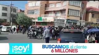 #LaPaz Policía desbloquea Plaza Uyuni luego de que grupo de ciudadanos que apoya