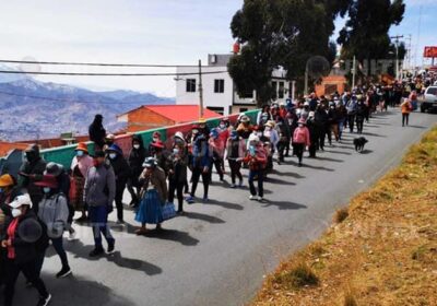 Multitudinaria marcha de gremiales desciende de El Alto contra Ley de Legitimaci