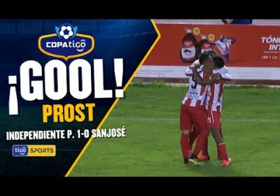 ¡Gol! Prost aprovechó un error defensivo para cabecear el balón al fondo de las redes