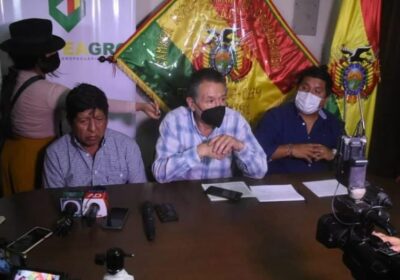 Productores bananeros piden levantar bloqueos en Santa Cruz, hay 200 camiones va