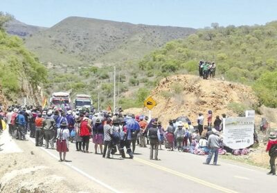 Confirman bloqueos en los 4 ingresos a Sucre desde este lunes, rechazan «paquete