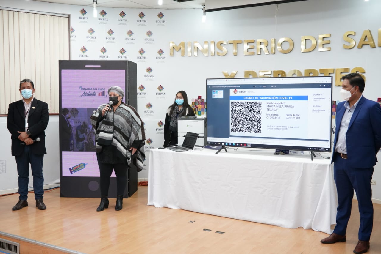Gobierno presenta carnet de vacunación del COVID-19 y aplicación móvil de verificación