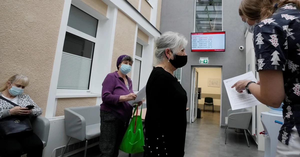 La doble dosis de la vacuna Pfizer da menor protección ante la variante Ómicron, según un nuevo estudio