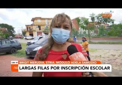 Largas filas por página saturada para inscripción escolar