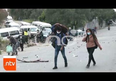 Extrabajadores de la Alcaldía de Sacaba bloquearon la Av. Villazón