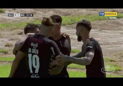 ¡Gol de Bolívar! Sávio con un buen remate cruzado anota el primer tanto del cotejo.