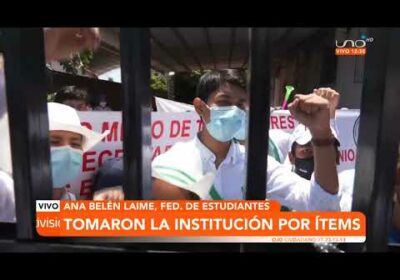 Estudiantes, maestros y padres de familia protestan en el  SEDUCA pidiendo ítems