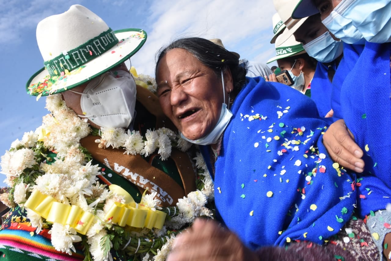 Oruro: Pobladores de Cruz de Huayllamarca se benefician con un sistema de alcantarillado sanitario