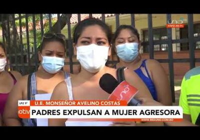 Padres de familia expulsan a mujer agresora