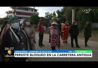 Pobladores esperan al Ministro de Salud y cumplen quinto día de bloqueo en carretera al Valle Alto