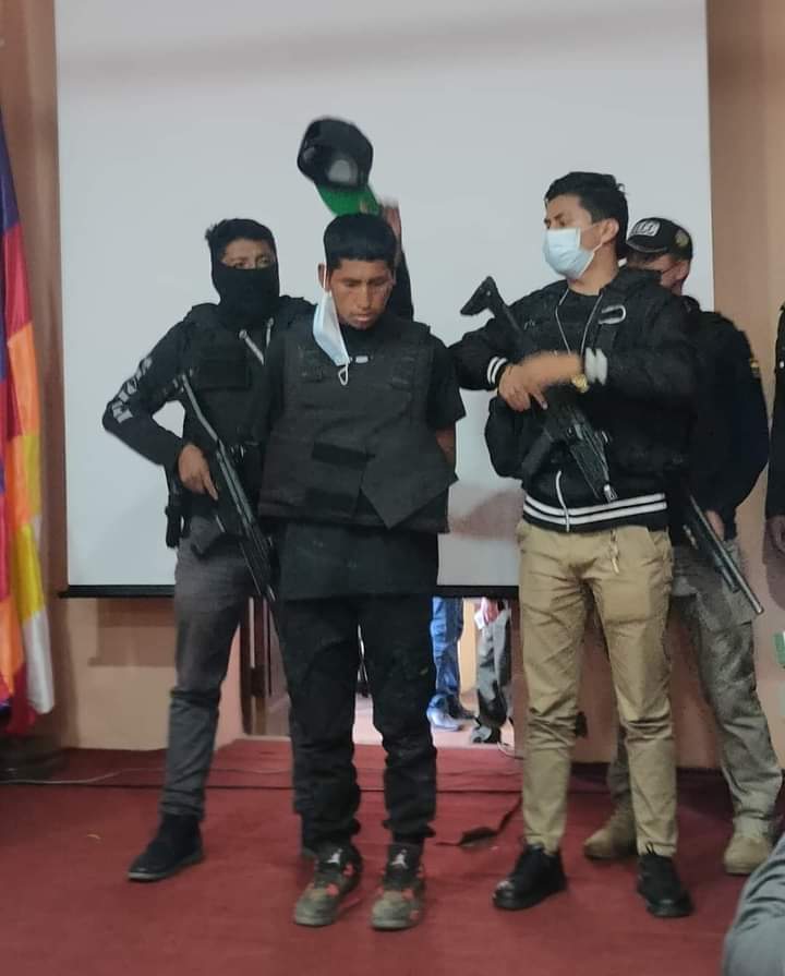 El Comando Departamental De La Policía De Chuquisaca Aprehendió A Los Jóven Deredestv 