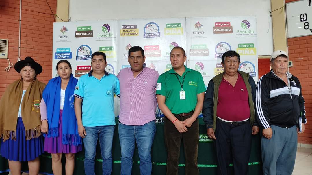 Gobierno destina Bs 21,7 millones para fortalecer la producción y comercialización de piña y banano