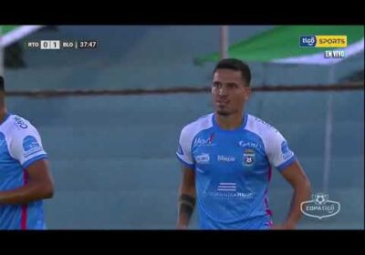 ¡Gol de Blooming! Pase largo de Sagredo para que gane las espaldas  Arismendi y defina cruzado.