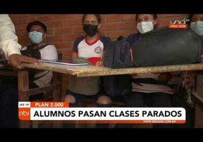 Alumnos pasan clases parados