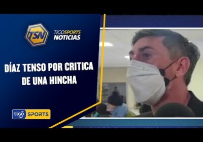 Díaz tenso por critica de una hincha. Lo increparon en el aeropuerto de El Alto.