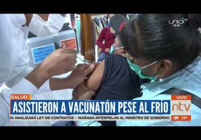 Pese al frío, la población asistió a sus puntos de vacunación