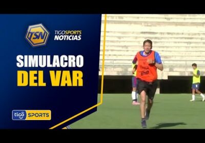 #TigoSportsNoticias🚨 Etapa de simulación en campo de juego para el Var. Continúa la preparación.