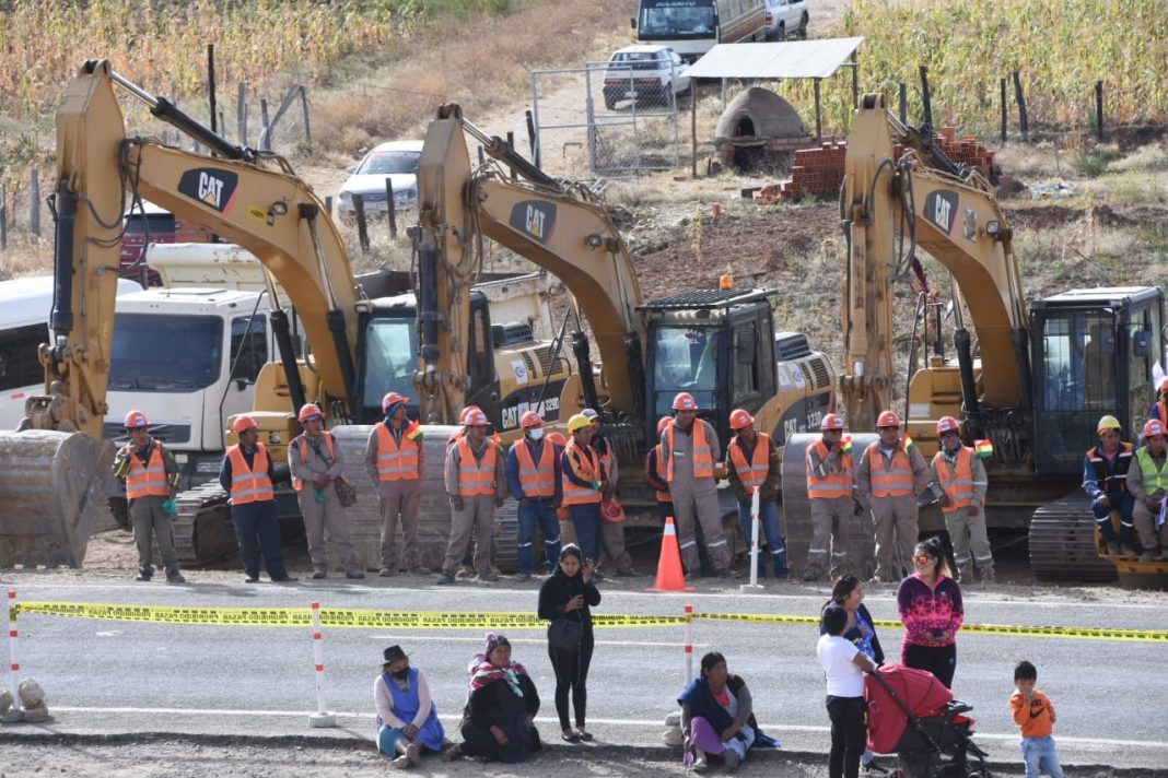 Gobierno inicia la construcción de la carretera Sucre-Yamparáez
