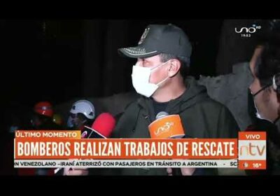 Un talud se deslizó y sepultó a varios vehículos en la Avenida Libertador