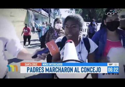 Padres de niños intoxicados marcharon exigiendo mejorar el desayuno escolar.