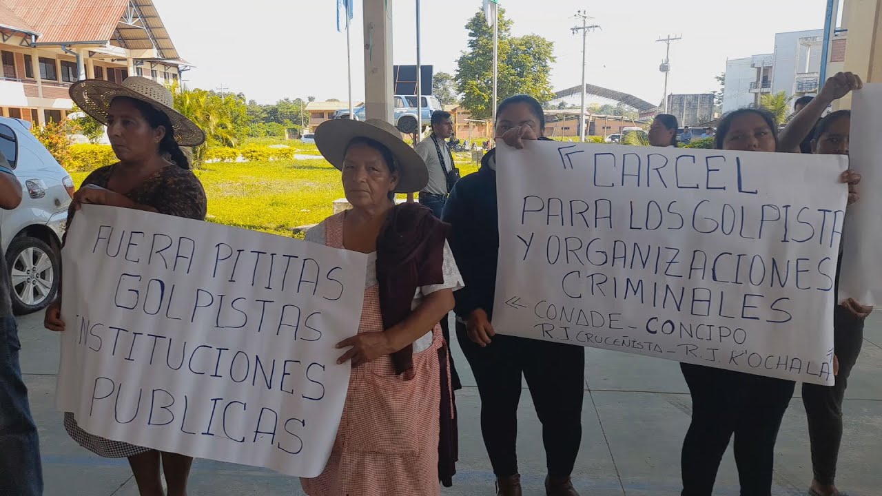 VECINOS PROTESTAN POR LLEGADA DE MINISTRO DEL CASTILLO A VILLA TUNARI.