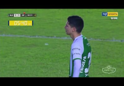 La demora en la expulsión de Zeballos. Pasaron 8 minutos con 43 segundos desde que vio la roja.