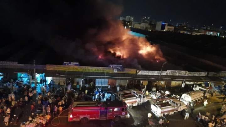Incendio en el Mercado Mutualista: comerciantes lo perdieron todo y algunos quedaron en la calle Incendio en el Mercado Mutualista: comerciantes lo perdieron todo y algunos quedaron en la calle