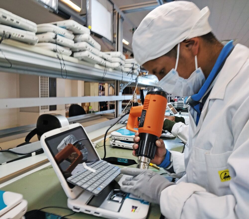 Siles: Las laptos de Quipus no se comparan, están fabricadas para los estudiantes y tienen precio justo