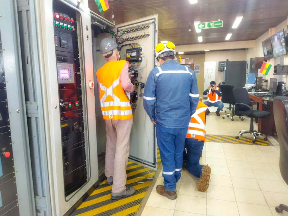 Expertos internacionales inspeccionan y evalúan la planta solar de Cobija
