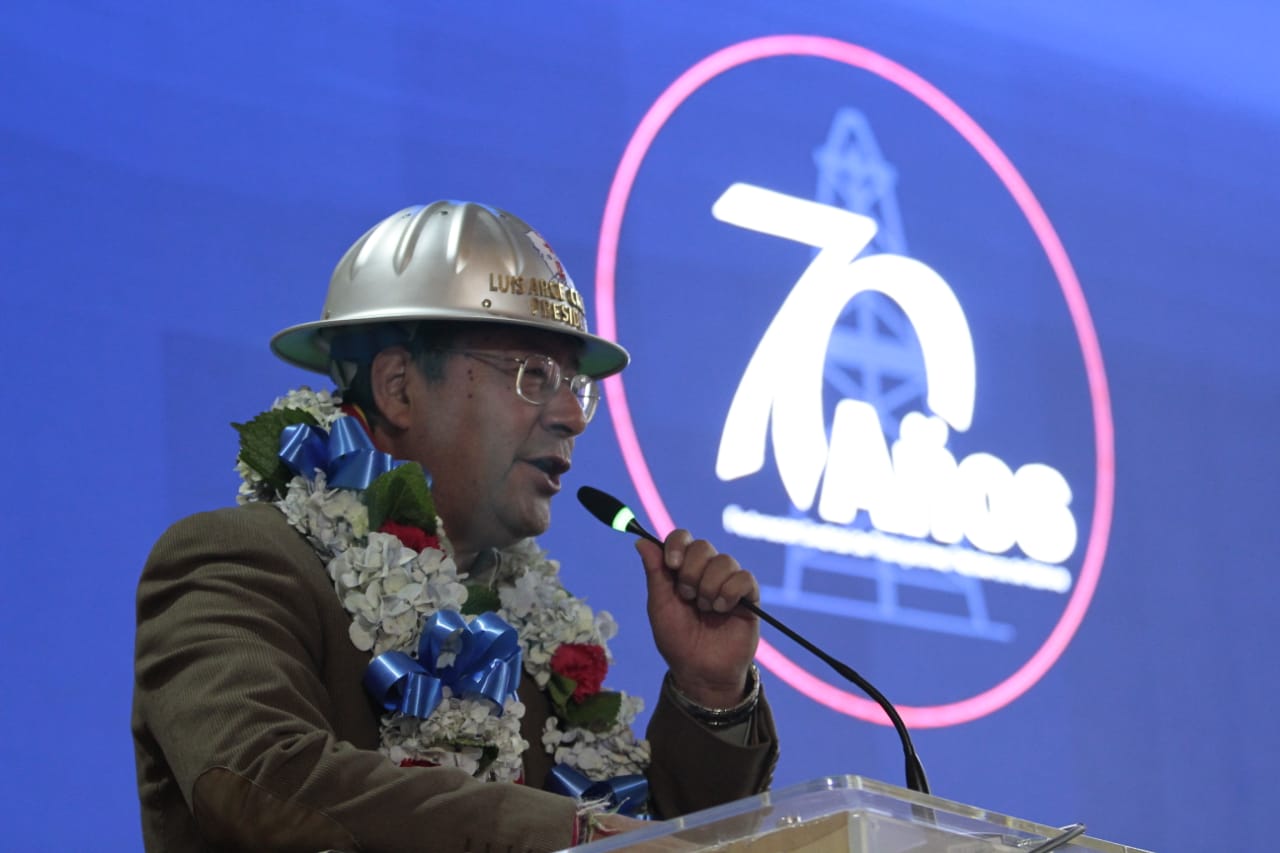 Arce pide a los petroleros apoyar en el fortalecimiento de YLB y la industrialización del litio