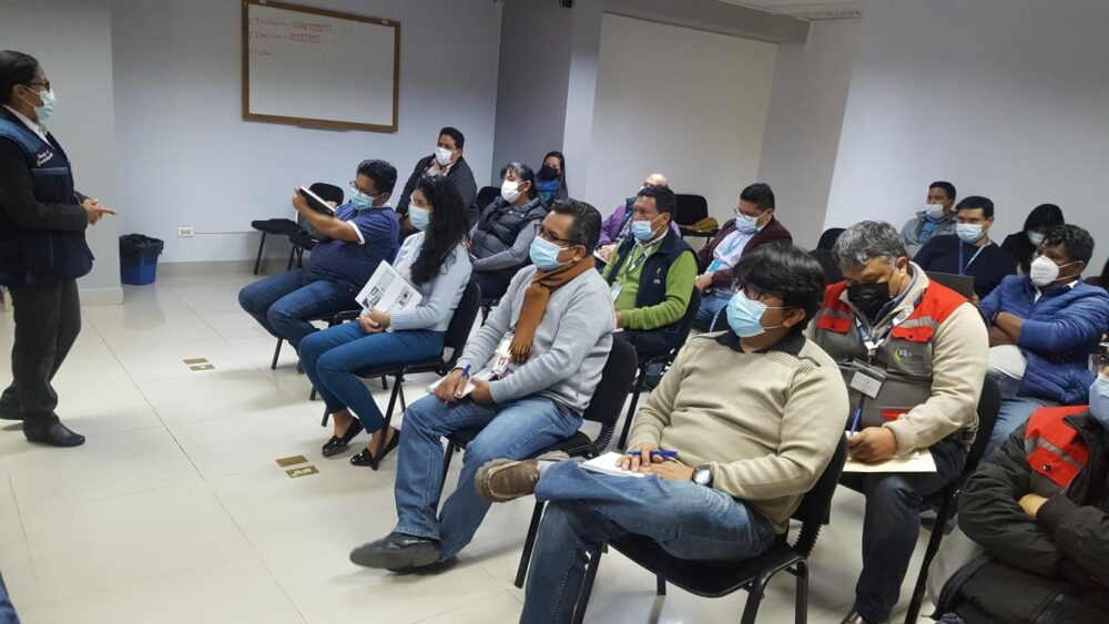 Impuestos capacita en Cochabamba sobre la facturación en línea