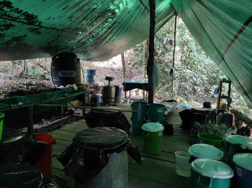 Fuerza antidroga interviene un laboratorio de cristalización de cocaína en Villa Tunari