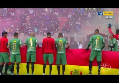 Always Ready ingresó con una casaca verde en homenaje a las fiestas patrias e ingresó con la tri….