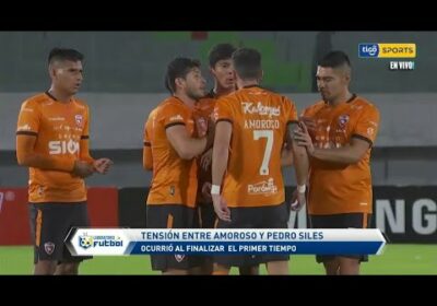 Tensión entre Amoroso y Pedro Siles. Ocurrió al finalizar el primer tiempo.