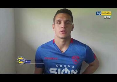 #CopaTigoClausura 🏆 Royal Pari recibe al puntero con ganas de tumbarlo.