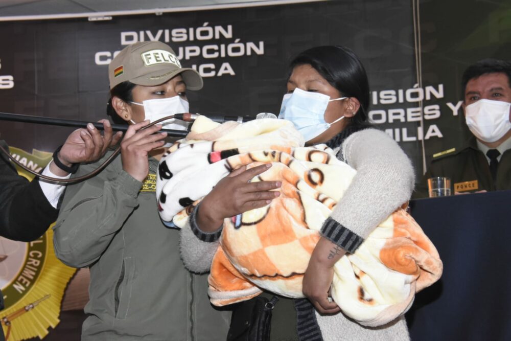 Ministro de Gobierno confirma hallazgo del bebé Alex y lo devuelve a su familia