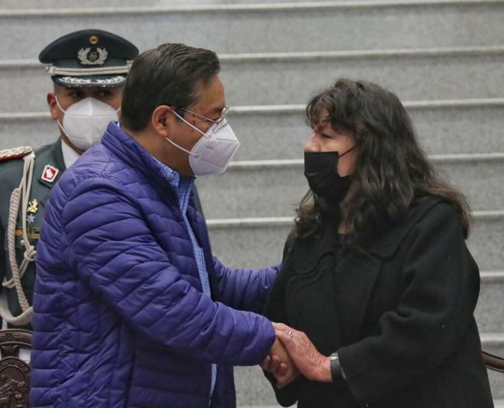 Arce rinde homenaje a víctimas de las dictaduras y garantiza recursos para la reparación integral