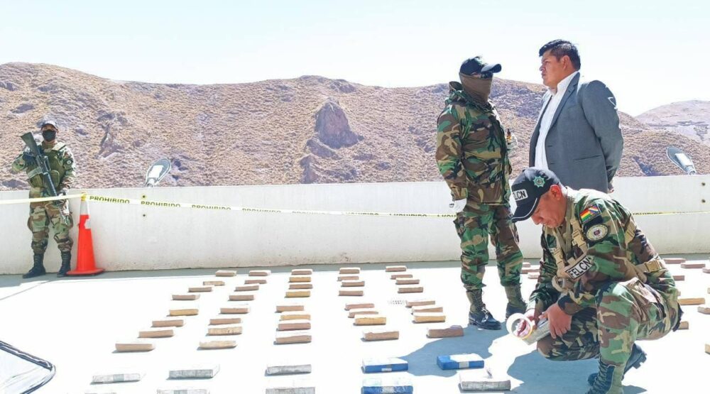 Efectivos de la FELCN en Potosí secuestran 249 Kg de cocaína que tenían como destino Chile