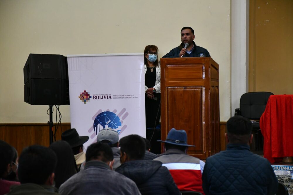 Seprec capacita sobre la ley de registro de comercio en Potosí