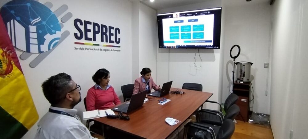 Funcionarios de ENDE Valle Hermoso se capacitan sobre el nuevo registro de comercio en Bolivia