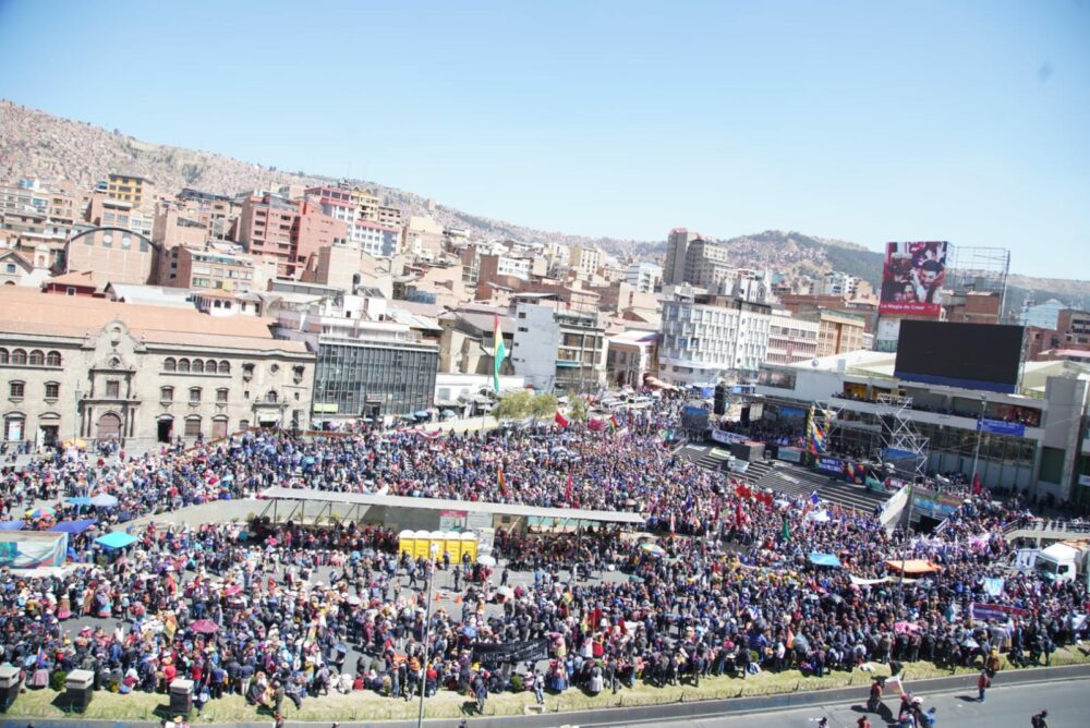 Gobierno asegura que multitudinaria marcha fue demostración de defensa de lo que “nos ha costado a los bolivianos” recuperar