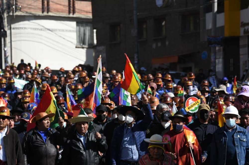 Arce y Choquehuanca lideran “Marcha en Defensa de la Democracia” que desciende desde El Alto