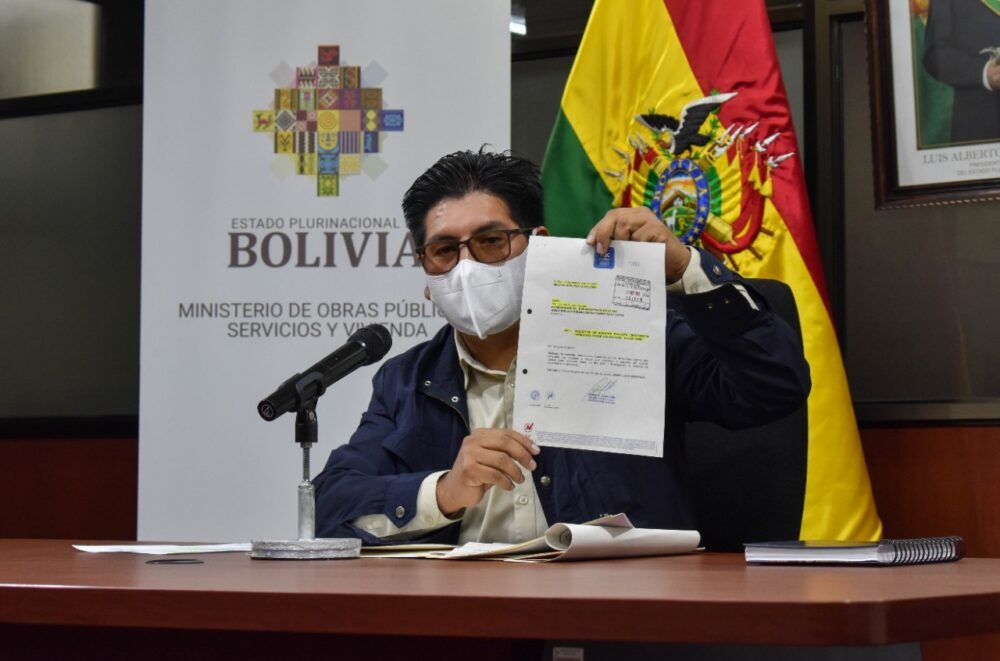 Obras Públicas y gobernador de La Paz retoman reuniones para la doble vía Río Seco – Desaguadero 